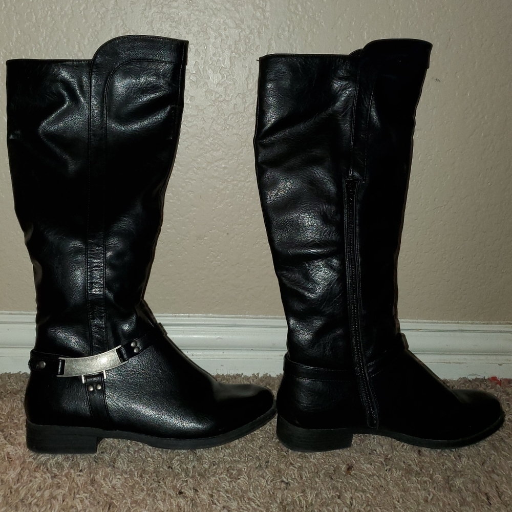 Black Boots - Picture 2 of 4